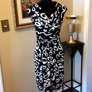 Valerie Bertinelli black white print sleeveless drape neck lined bodice 6 EUC…